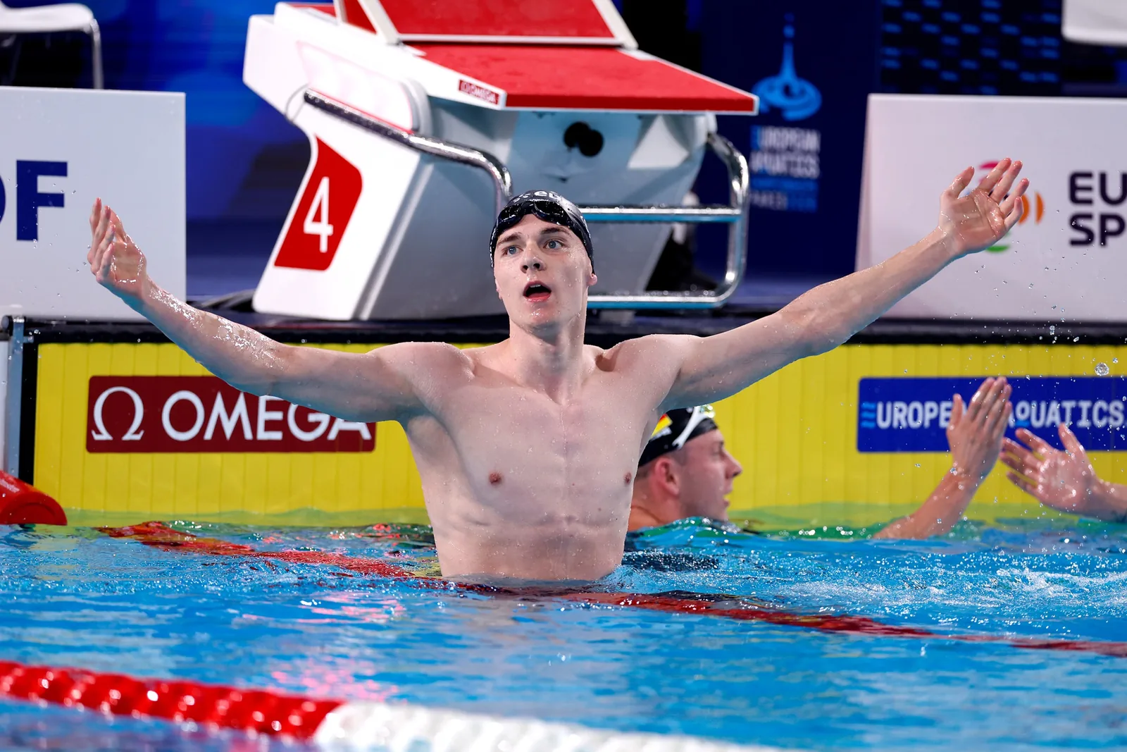 Johannes Liebmann with his arms out in the water after breaking the 1500 freestyle world record at the European Championships in Paris